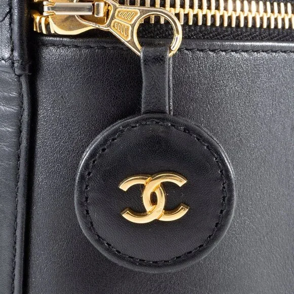 CHANEL Black Lambskin Leather Pouch - Picture 6 of 16